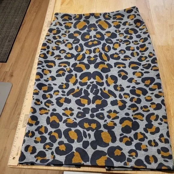 Knit H&M Grey Leopard Print Knee Length Pencil Invisible Zipper Small 30" Waist - Picture 1 of 10